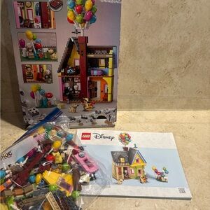 LEGO Disney - Pixar Up - Colorful House with Balloons